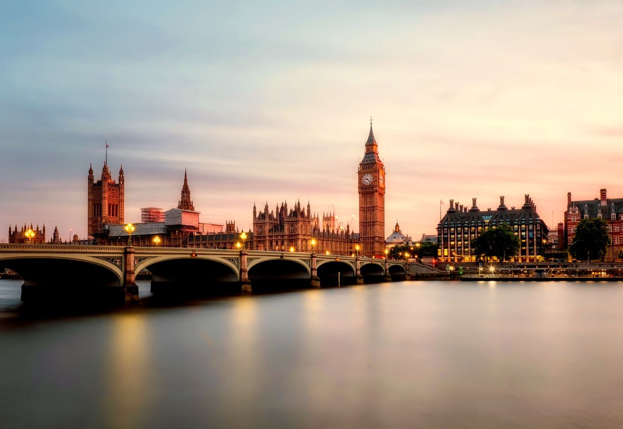 英国留学中介对比评测示意图